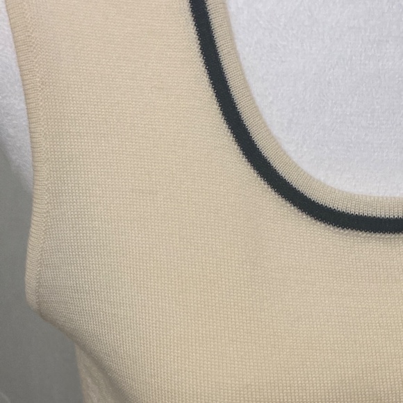 Escada Sleeveless Top, Cream and Black, Size 34 (Fits Like 2 or 4 US) - Picture 9 of 13
